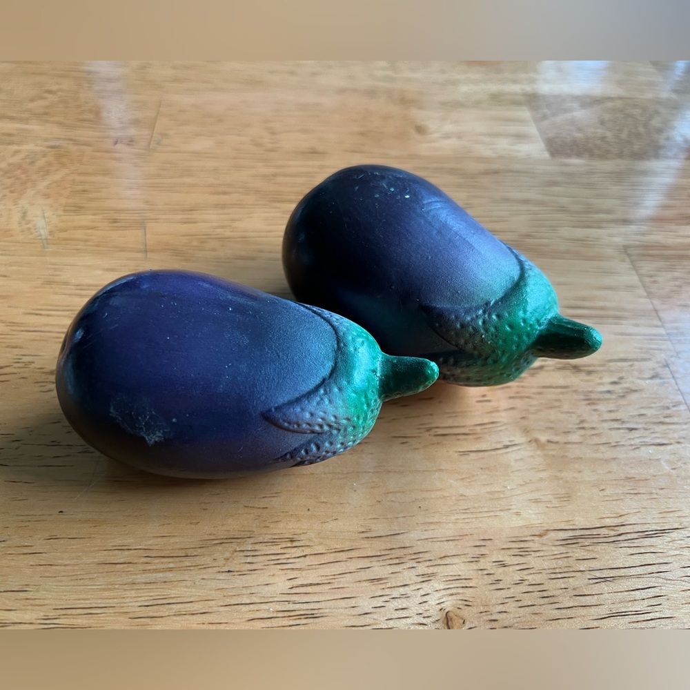Cute Pair of Vintage Eggplant Salt and pepper Shakers!